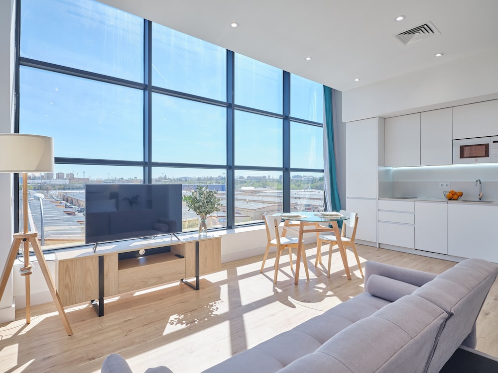 Business Suite - Photo 8