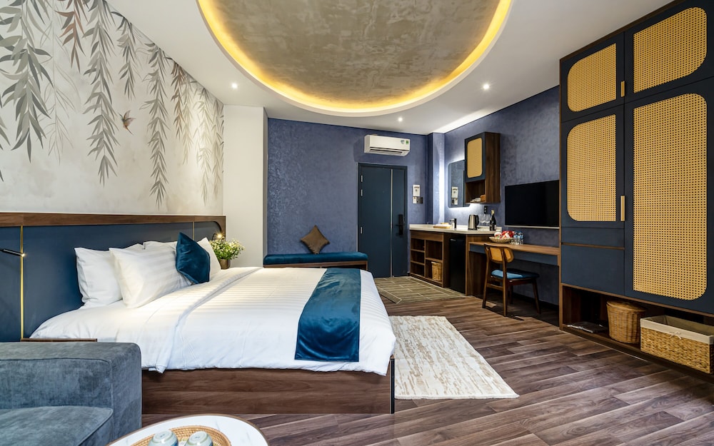 Executive Studio Suite, 1 Queen Bed, Bathtub photo 2