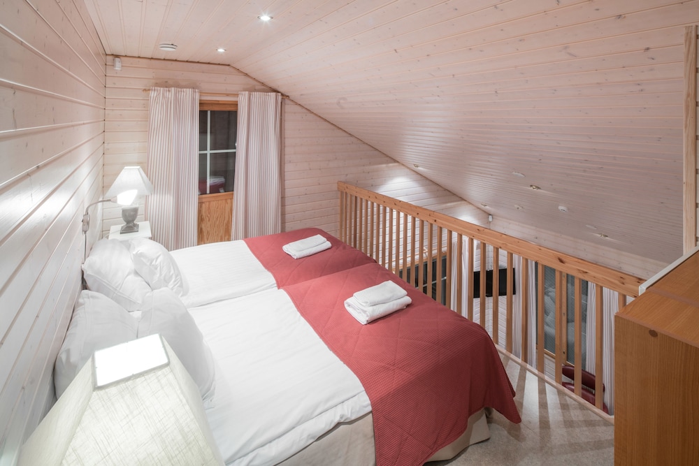 Deluxe Chalet, 3 Bedrooms, Sauna, River View