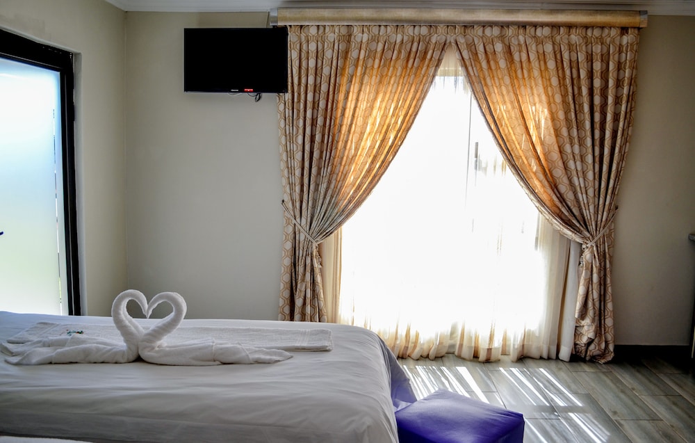 Standard Room, Multiple Beds photo 2
