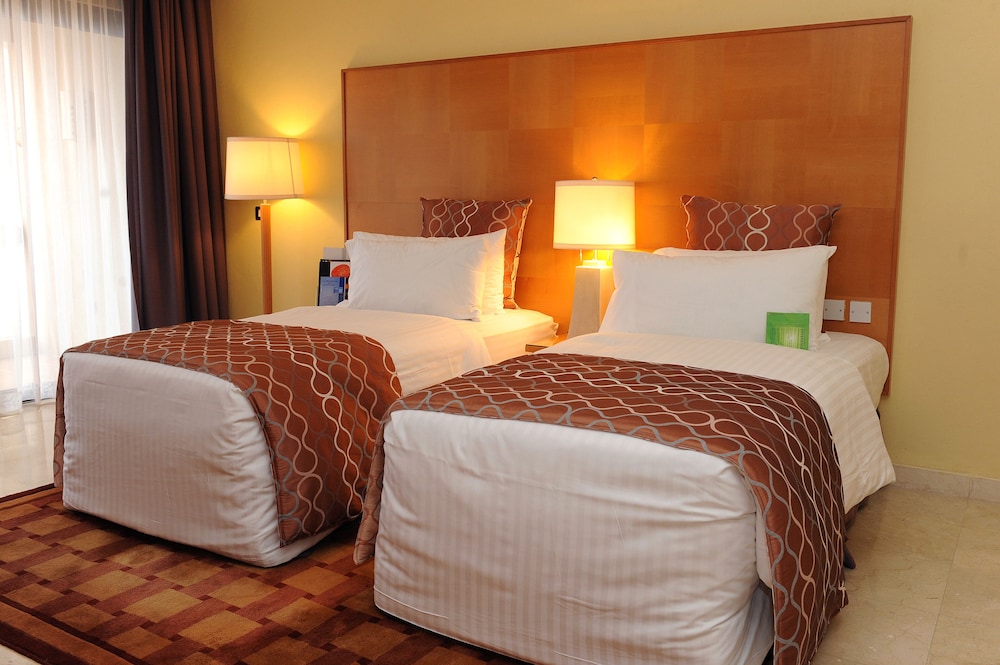 Classic Room, 2 Twin Beds, Smoking, Pool Access - Photo 6