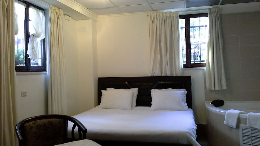 Superior Suite, Jetted Tub photo 3