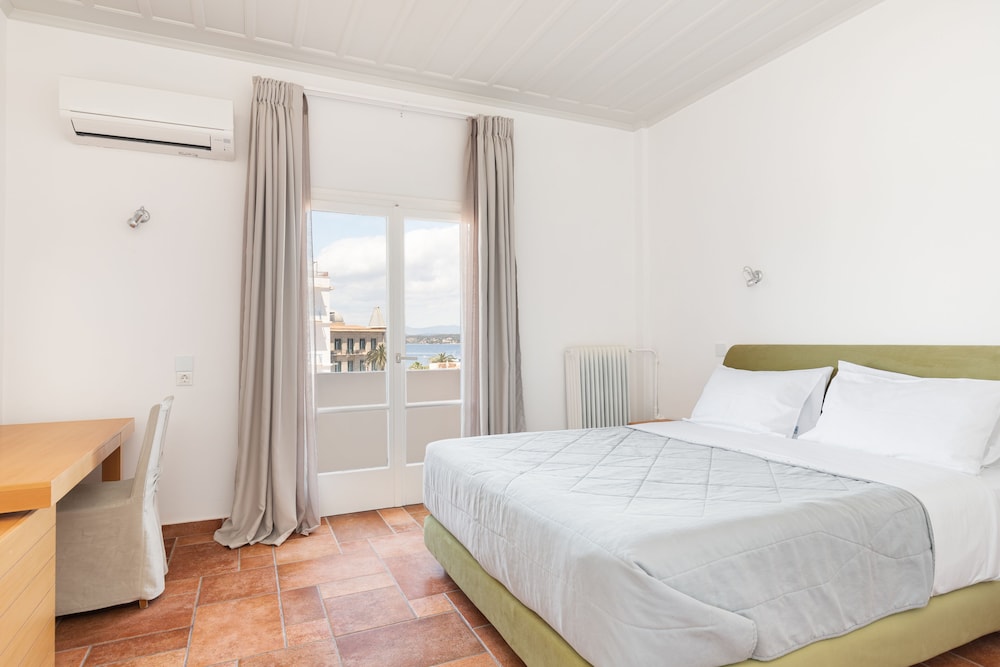 Superior Double or Twin Room, Partial Sea View photo 2