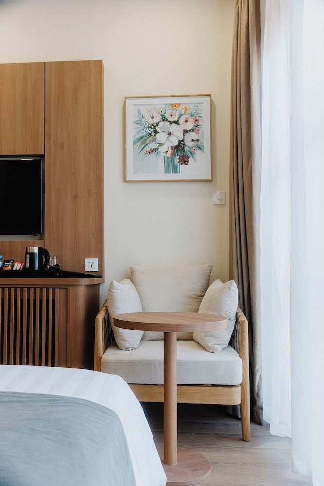Deluxe Double Room Single Use, 1 Bedroom, Non Smoking, Lake View - Photo 2
