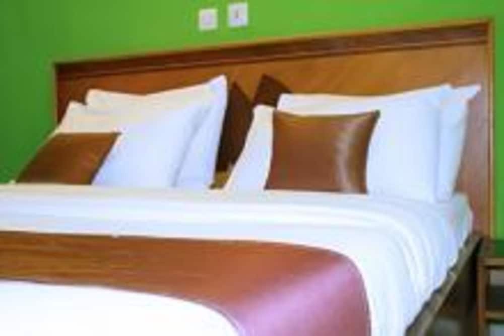 Premium Room, 1 Queen Bed, Non Smoking photo 2
