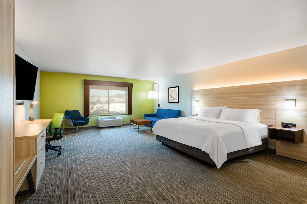 Standard Room, 1 King Bed - Photo 1