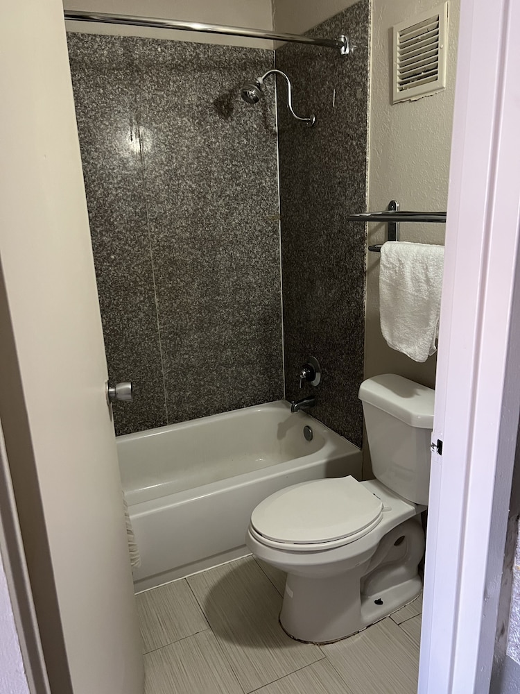 Room, 2 Double Beds, Non Smoking - Photo 4