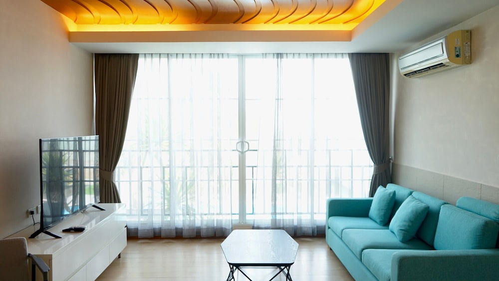 203 The Supreme Seaview: Beach Zone photo 2