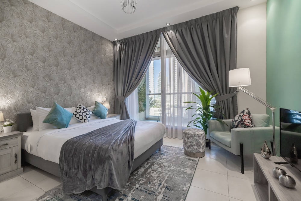 Superior Studio, 1 Queen Bed, City View photo 1