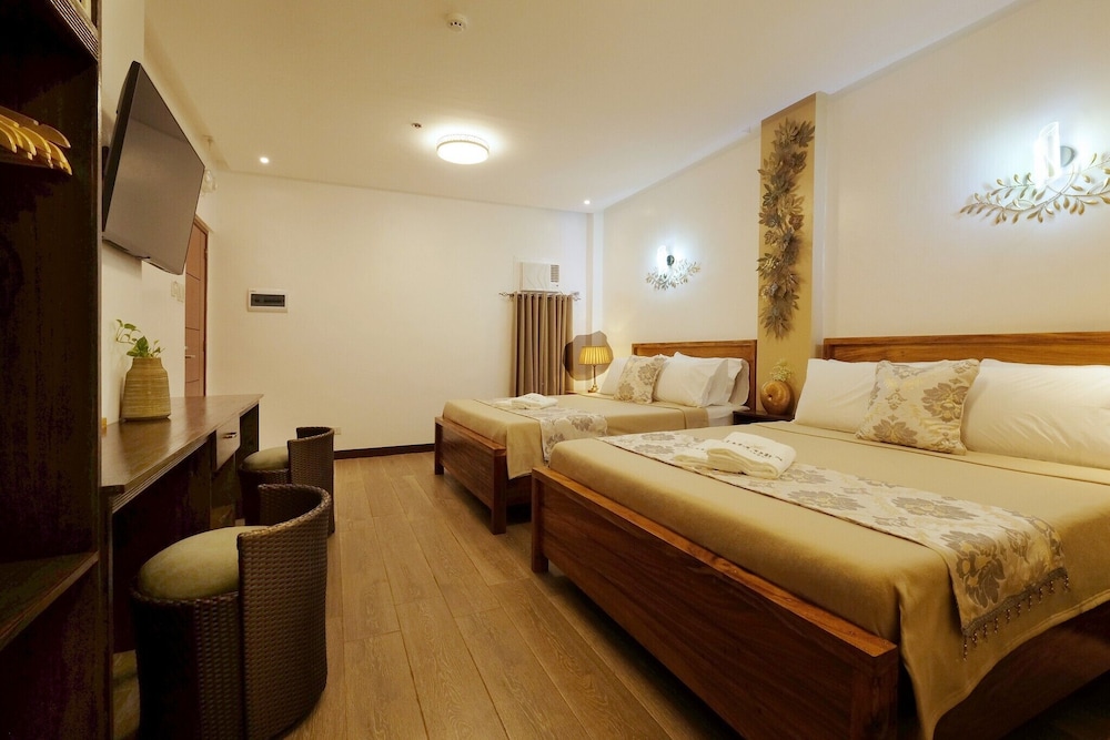 Family Room, 2 Queen Beds photo 3