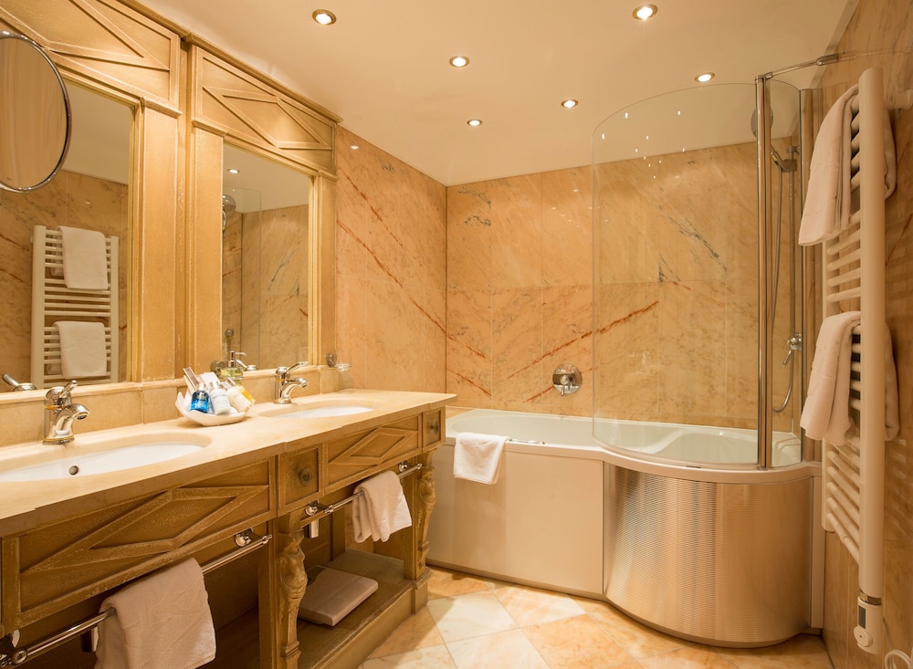 Classic Double or Twin Room - Photo 6