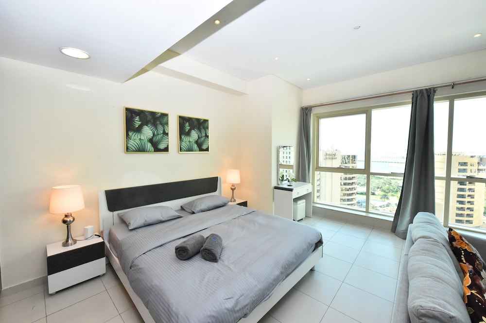Standard Studio, 1 Queen Bed, Balcony, Sea View photo 3