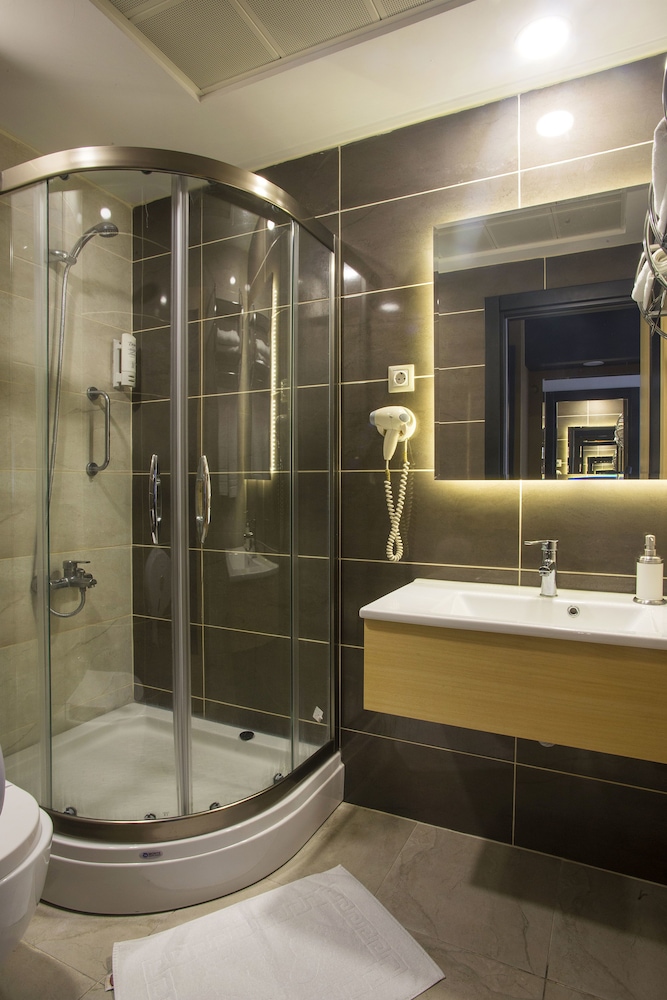 Family Triple Room, 1 Bedroom, Bathtub, Garden View photo 3