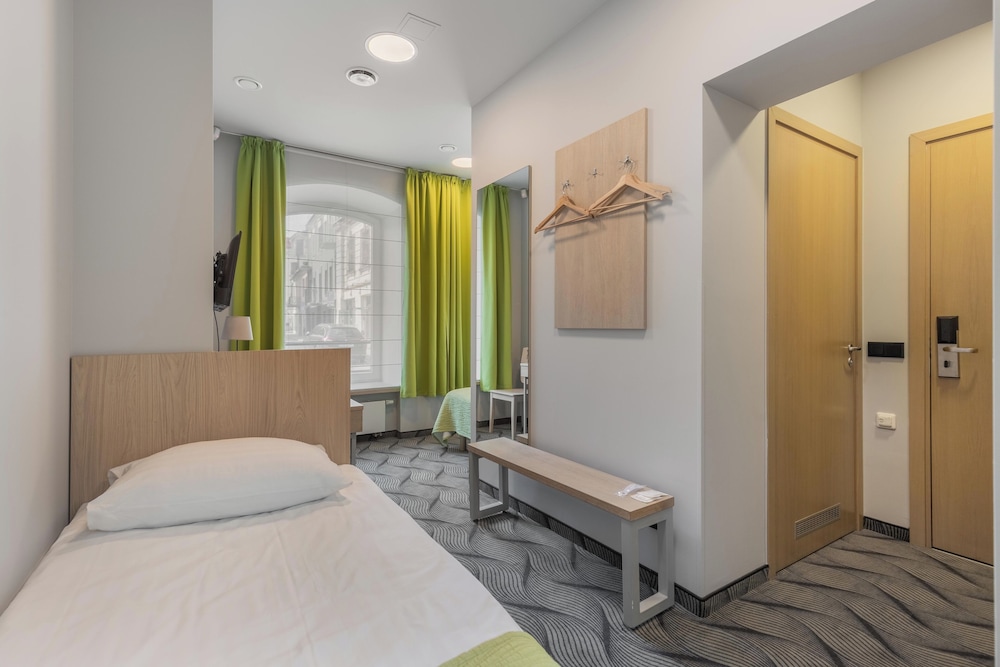 Economy Twin Room photo 2