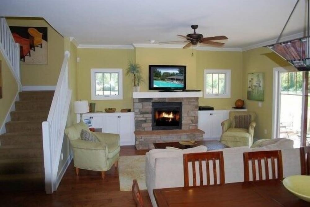 Cottage, 5 Bedrooms, Kitchen (4 Queen, 1 Queen Pullout and 6 Twin) photo 3