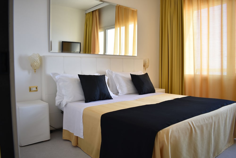Deluxe Double or Twin Room, Sea View photo 1