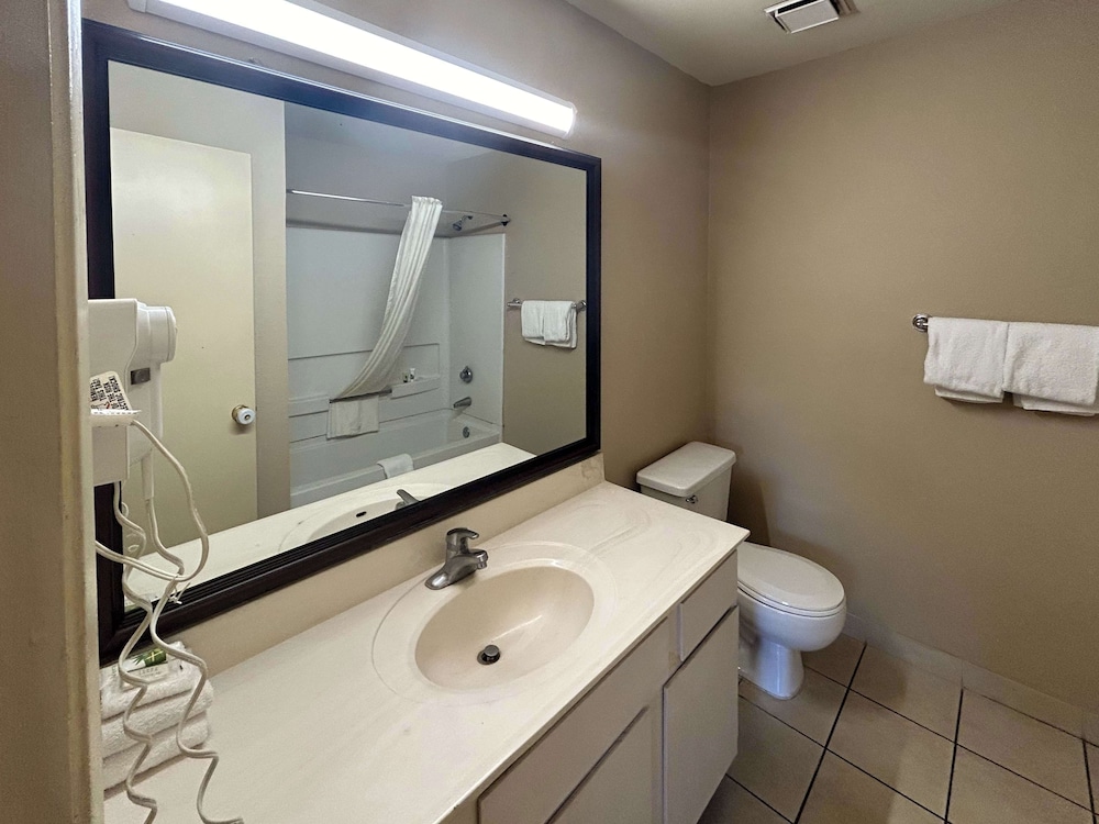Standard Studio, 2 Queen Beds, Non Smoking, Kitchenette photo 3