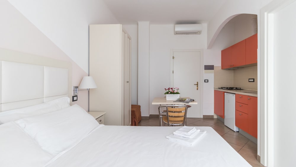 Business Studio, 1 Double Bed, Sea View photo 2