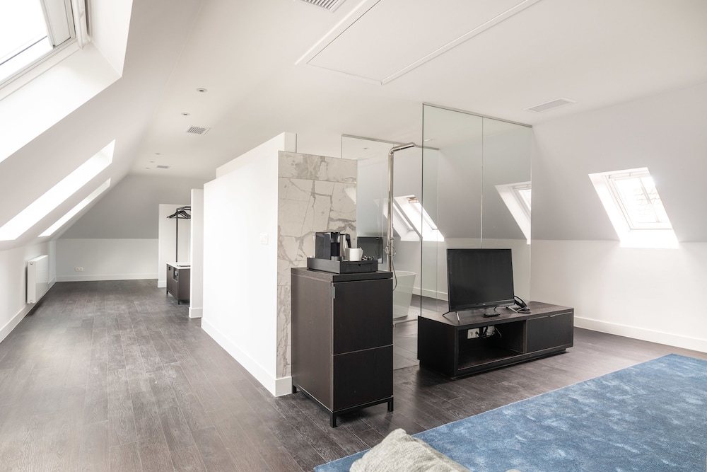 The Loft Suite - Photo 17