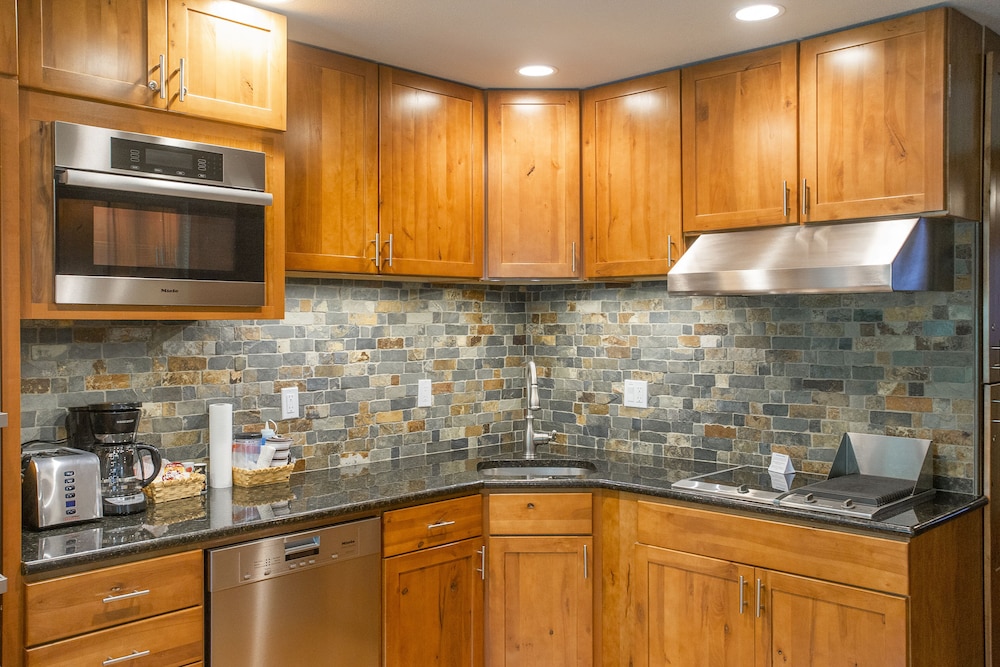 521 Preferred 1 Bedroom Unit photo 2
