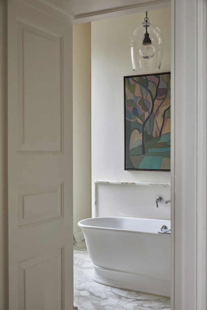 Clarendon Suite photo 3