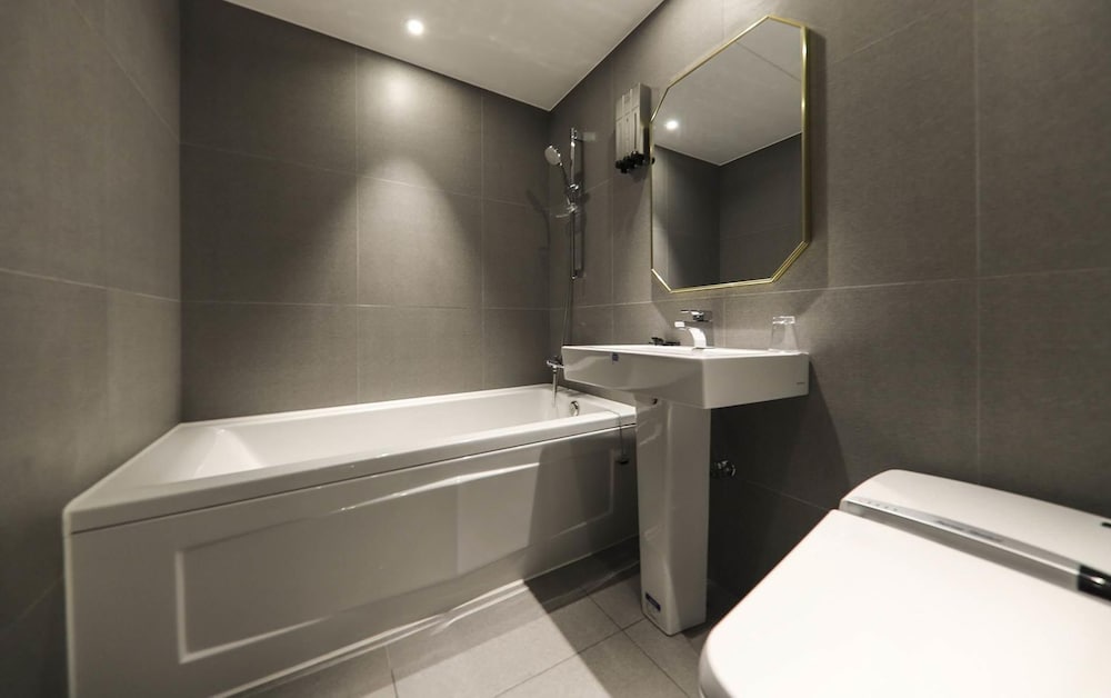 Standard Twin Room - Photo 2