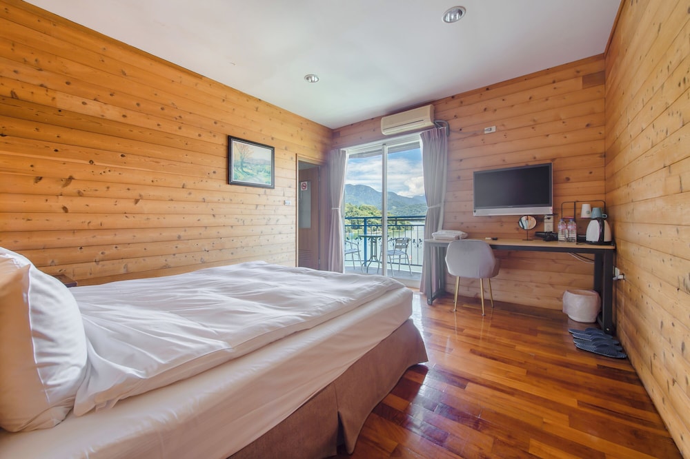 Double Room with Lake View - Photo 7