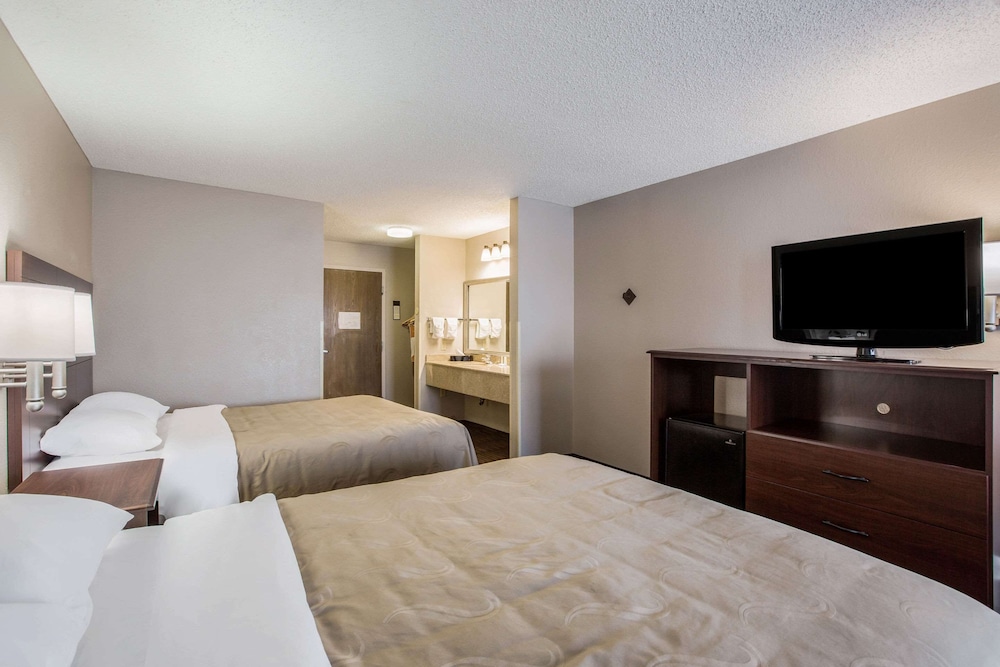 Standard Room, 2 Queen Beds, Non Smoking photo 3
