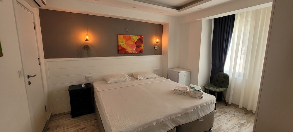 Deluxe Double or Twin Room photo 1