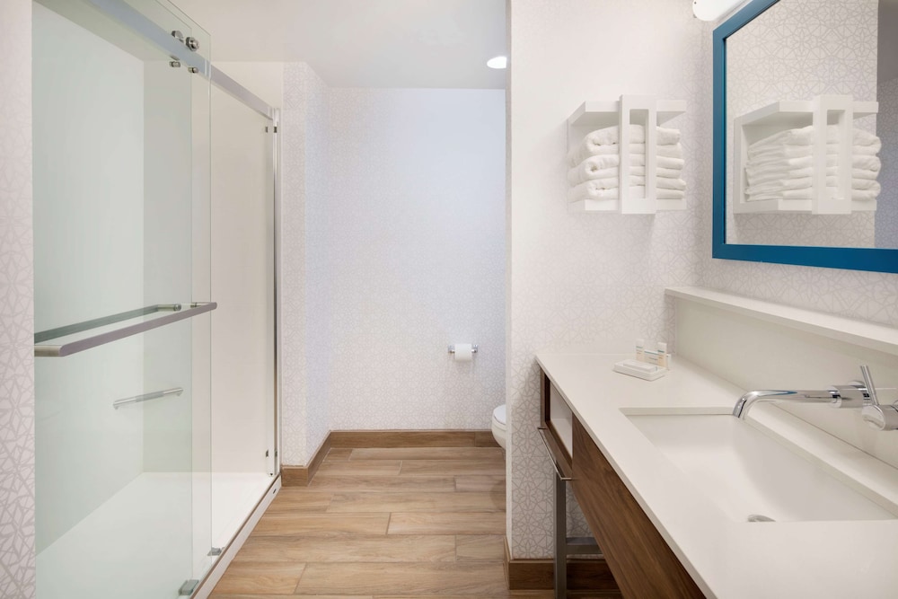 Suite, 1 King Bed, Accessible, Ocean View photo 2