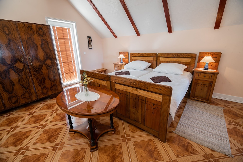 Luxury House photo 1
