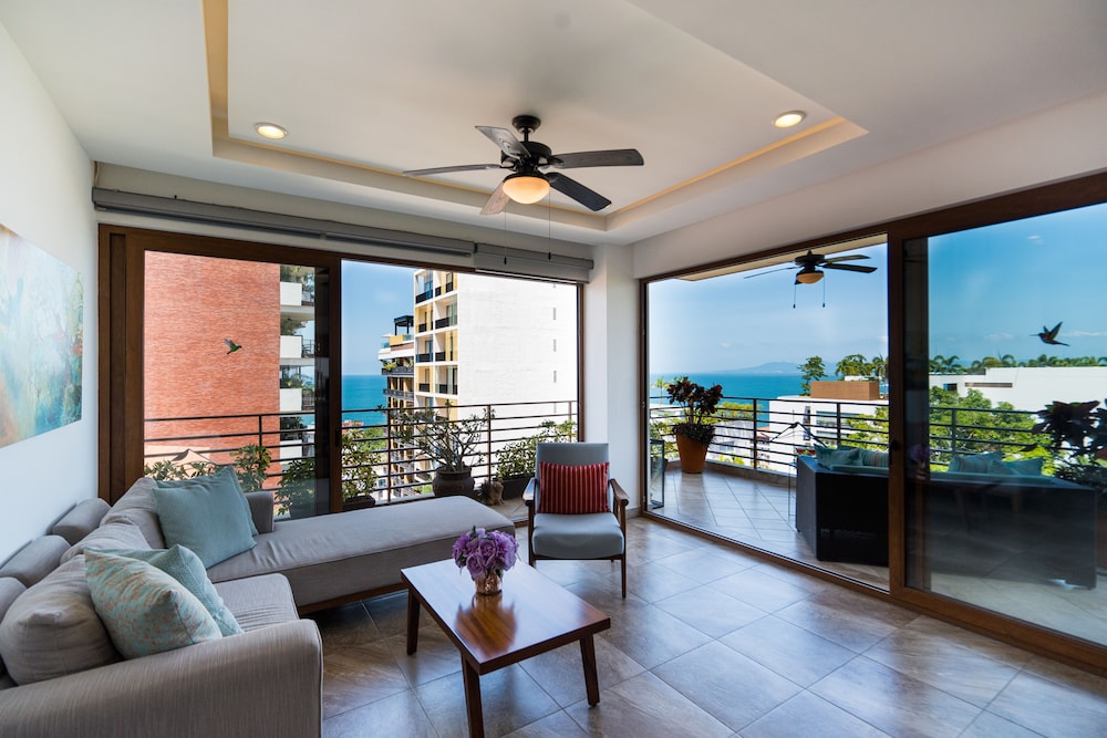 Luxury Suite, 2 Bedrooms, Ocean View, Corner