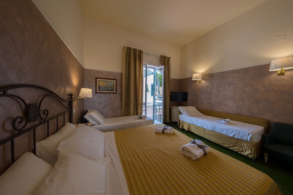 Triple Room - Photo 5
