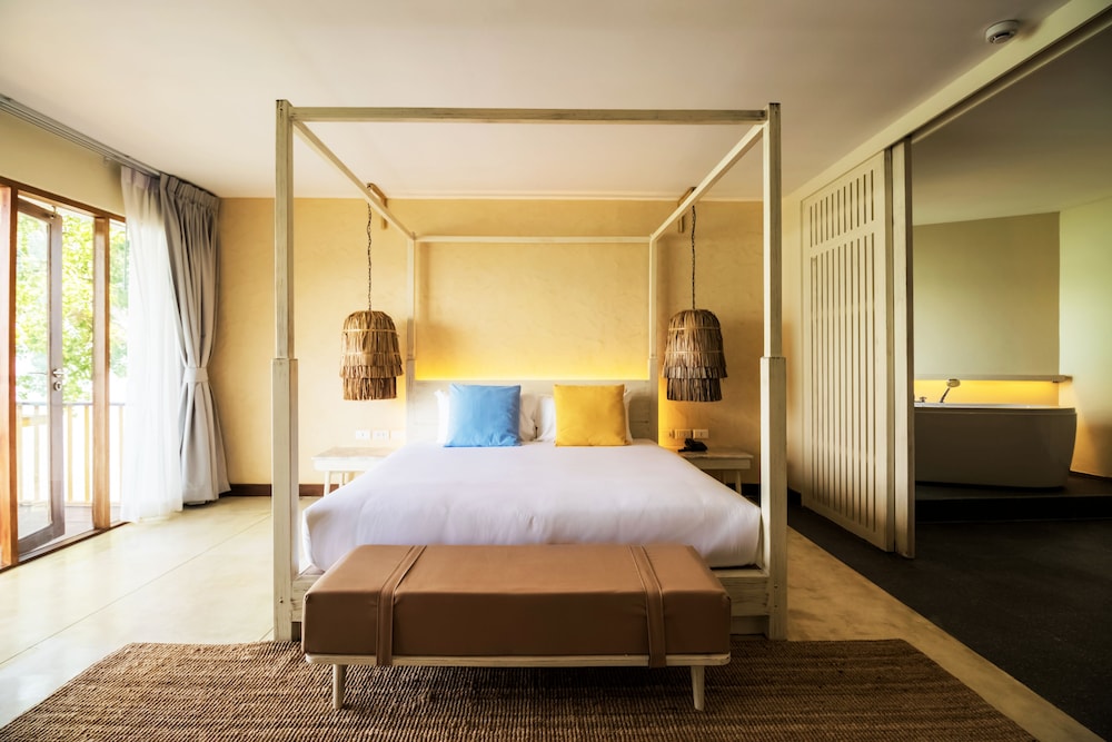 Grand Deluxe Sea View with Bathtub - Photo 7