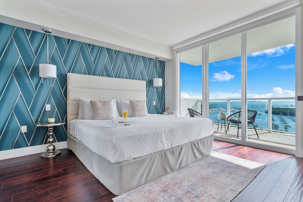 Deluxe Apartment, 1 King Bed with Sofa bed, Balcony, Ocean View1002.02 photo 2