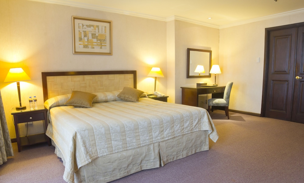 Deluxe Room, 1 King Bed (Multi Use) - Photo 3