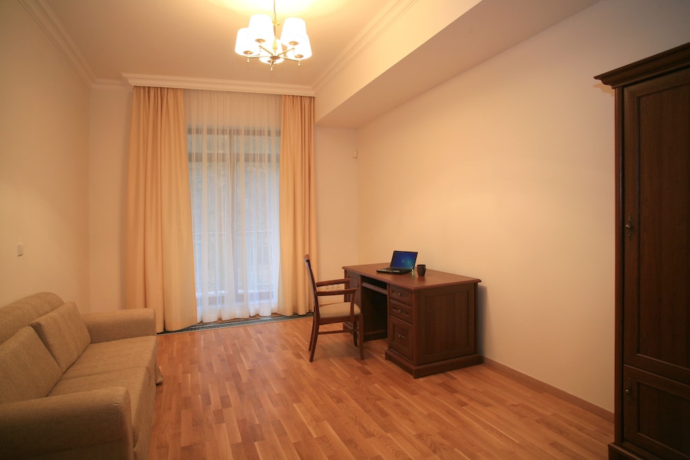 Deluxe Apartment, 3 Bedrooms photo 2