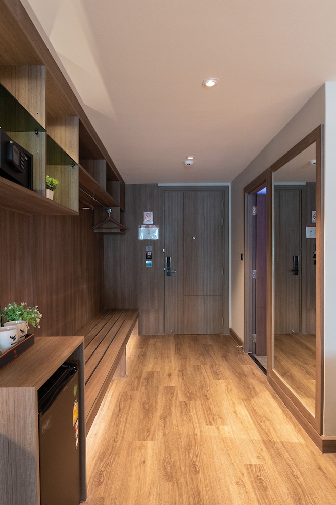 Triple Bed with Shower - Photo 6