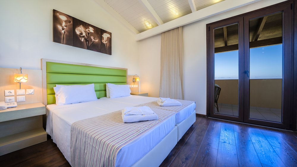 Suite with Panoramic Sea View thumbnail 6