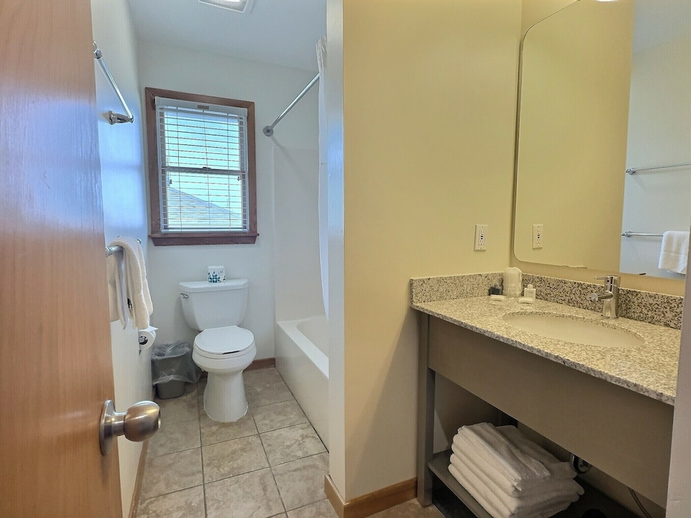 Superior Suite, Multiple Beds, Ocean View, Executive Level photo 2