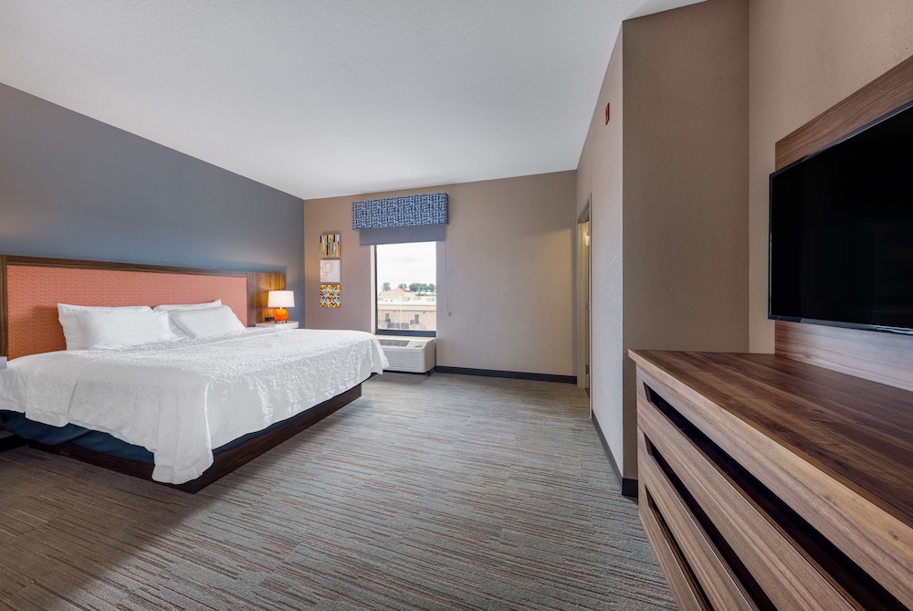 Suite, 1 King Bed, Non Smoking - Photo 1