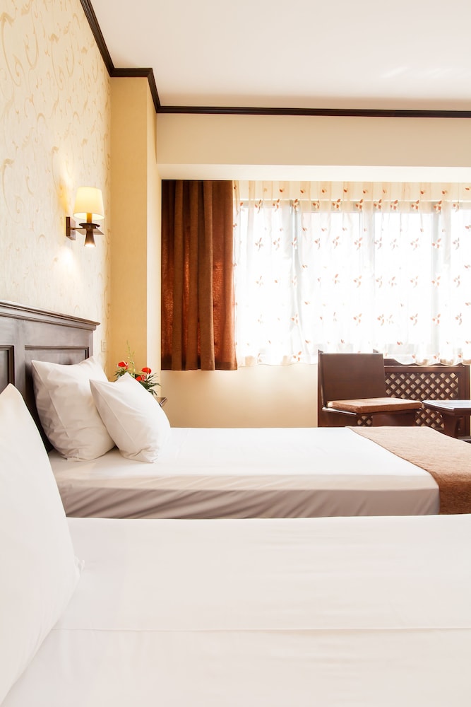 Standard Twin Room - Photo 3