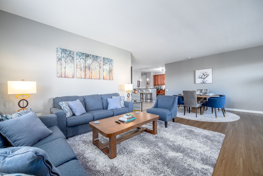 Luxury Condo, 3 Bedrooms, Non Smoking, 2 Bathrooms