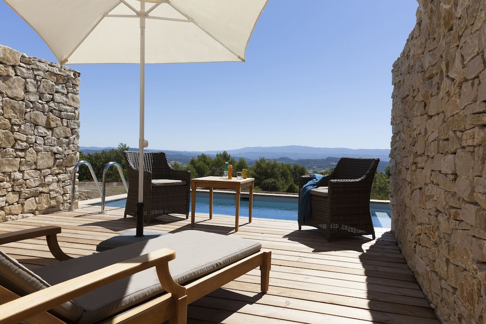 Superior Room with semi-private pool - Photo 8