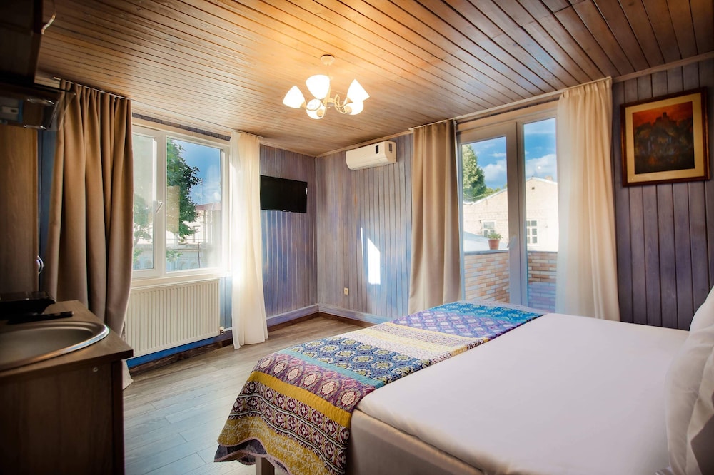Panoramic Room