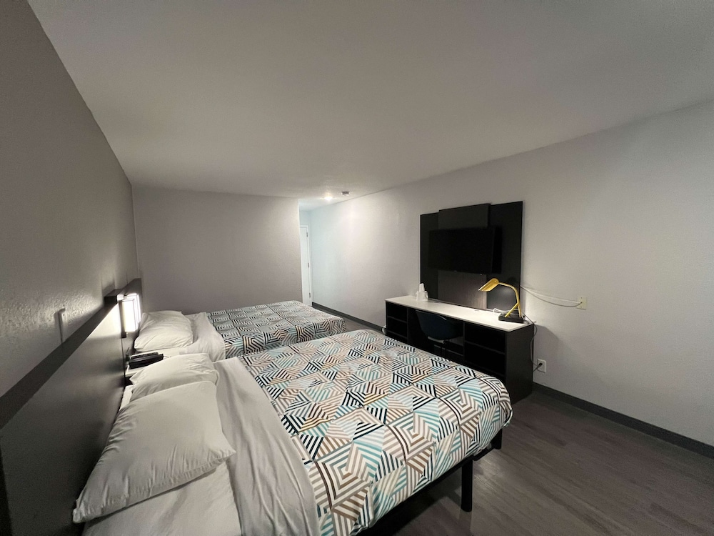 Deluxe Suite, 2 Queen Beds, Non Smoking photo 1