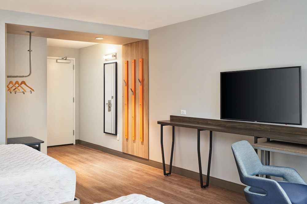 Room, 2 Queen Beds, Accessible (Roll-In Shower) - Photo 4