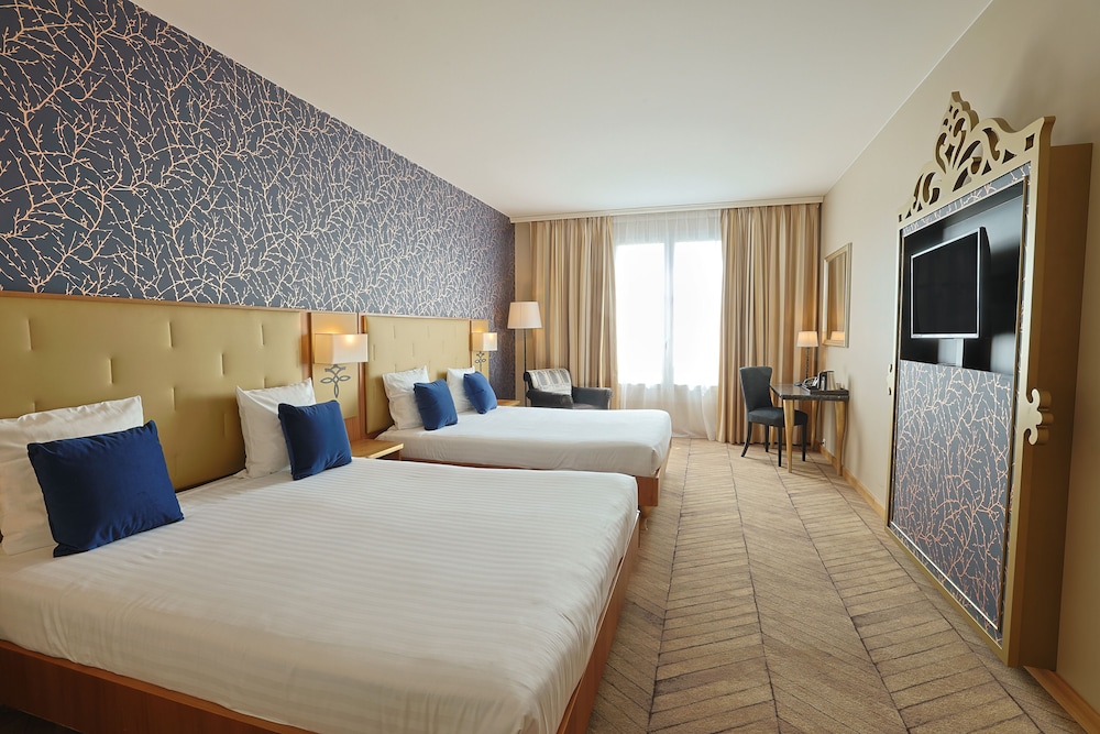 Room, 2 Queen Beds - Photo 1