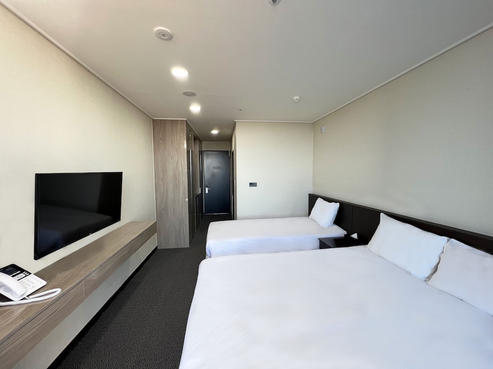 Deluxe Family Twin (Park Ocean View) - Photo 3