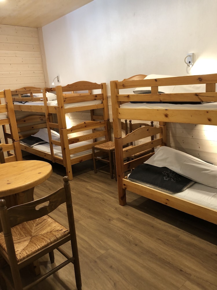 Shared Dormitory, Women only, Shared Bathroom